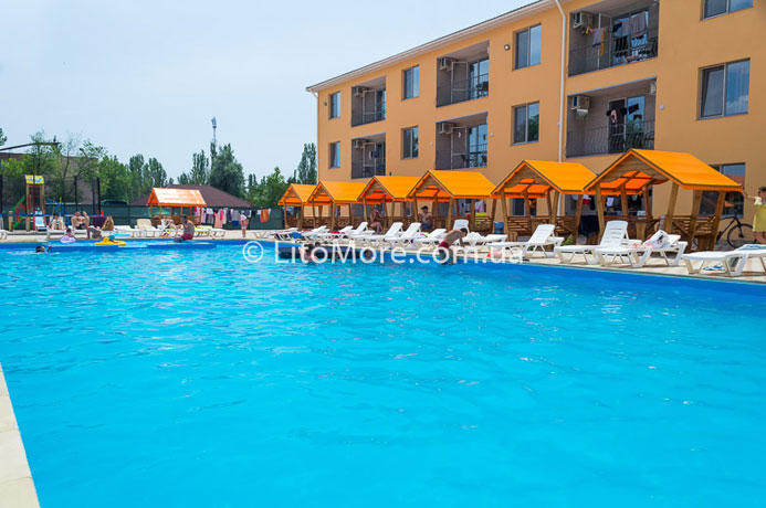 Отель с бассейном в Коблево